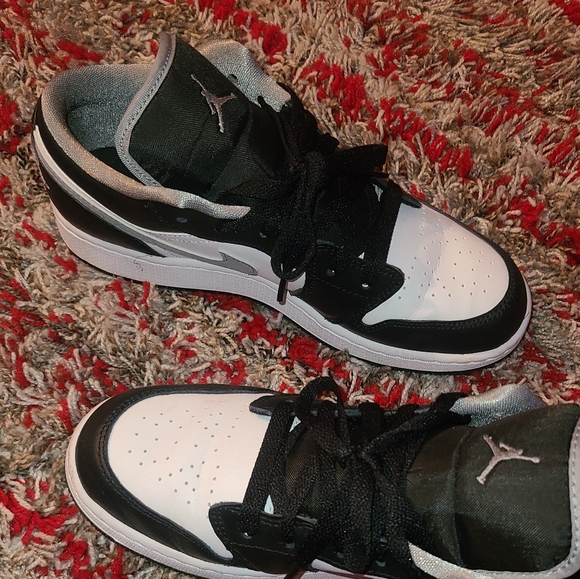 Nikes - Picture 3 of 5